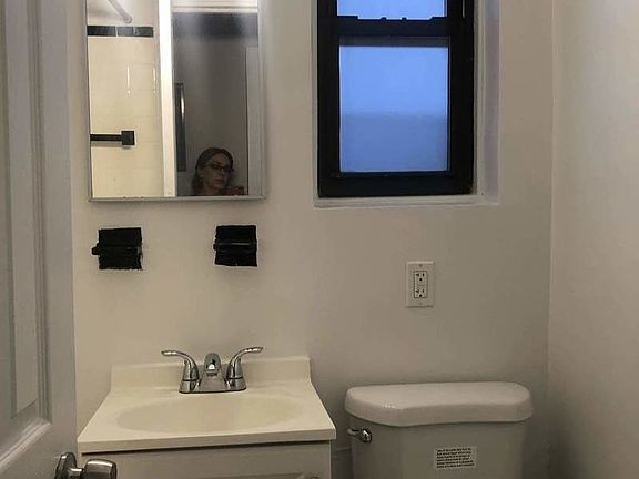 5th image of 348 E 62nd St APT 17