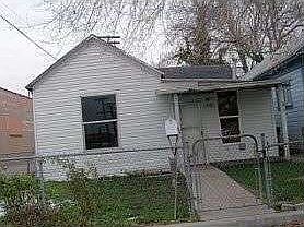 1st image of 827 Edison St