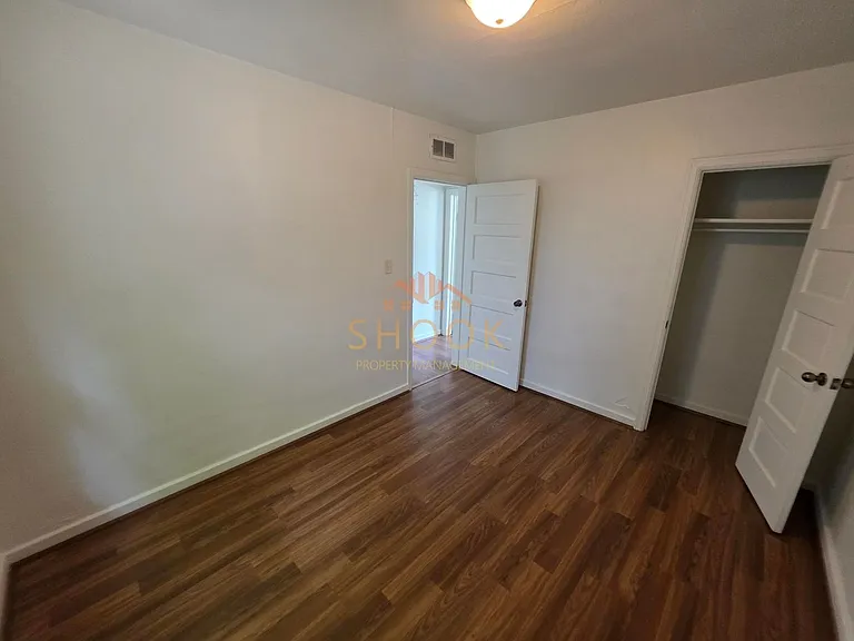 1600 Ferry St — Photo 10