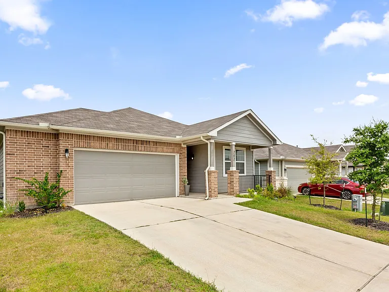 202 Eagle Mountain Trl — Photo 2
