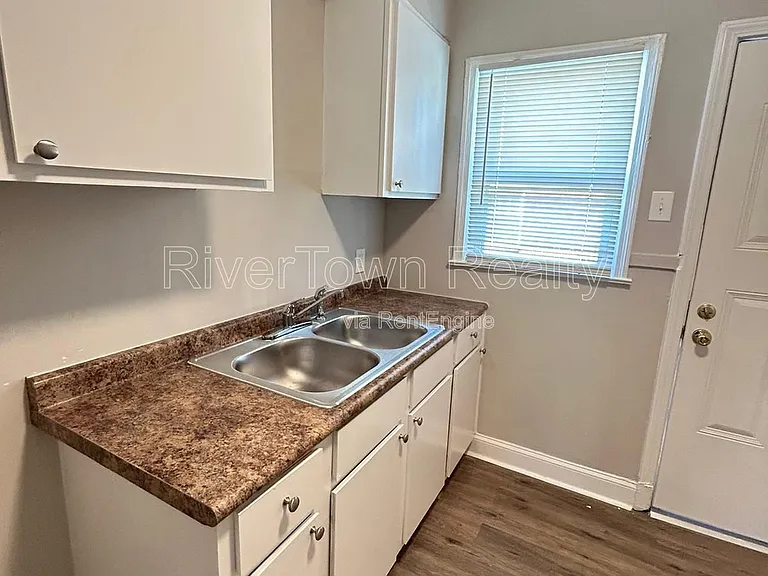 2144 Henry Ave — Photo 6