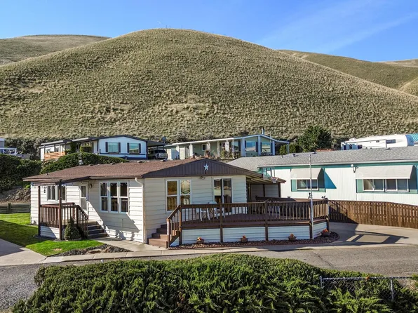 300 Alps Rd Unit 1052, Moxee, WA 98936