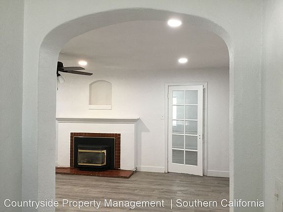 3rd image of 5096 E Belmont Ave