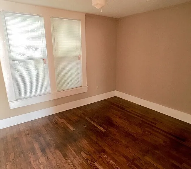 320 W Duffy St — Photo 9
