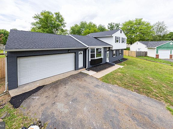 3rd image of 801 Galway Ln