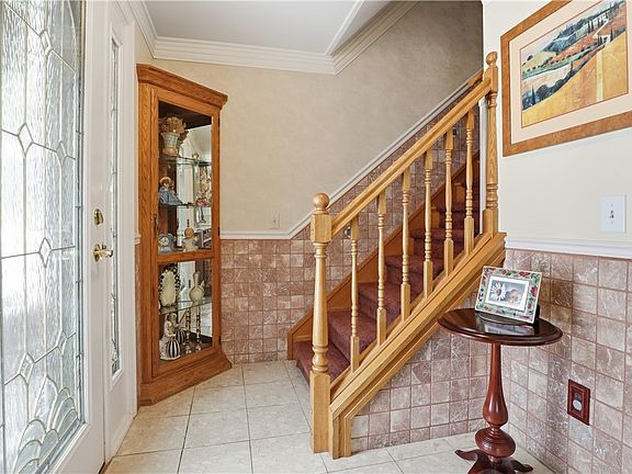 3rd image of 131 Edgemere Dr