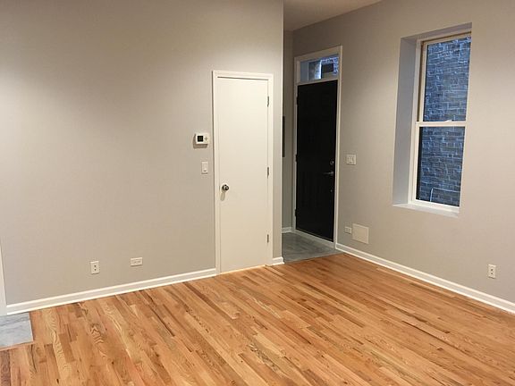 4th image of 2338 N Southport Ave #1R