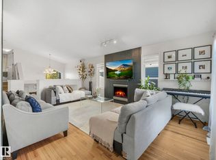 3239 21st St NW, Edmonton, AB T6T 0A8