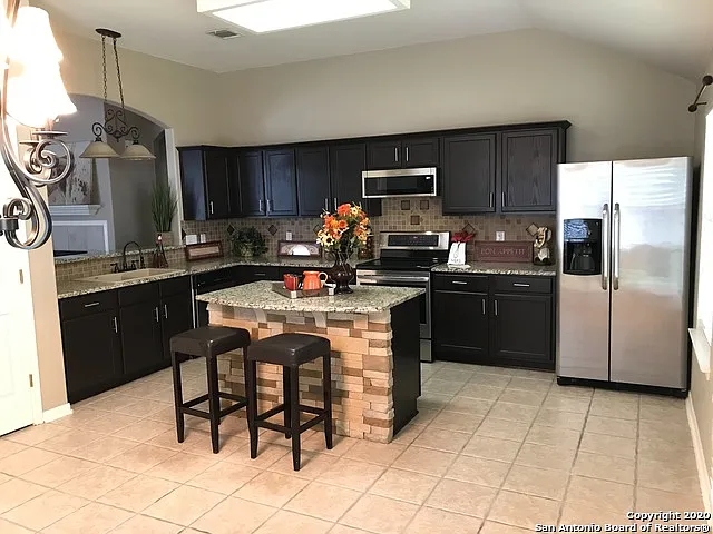 3 bed, 2.0 bath, 1788 sqft, $2,050 — Photo 4