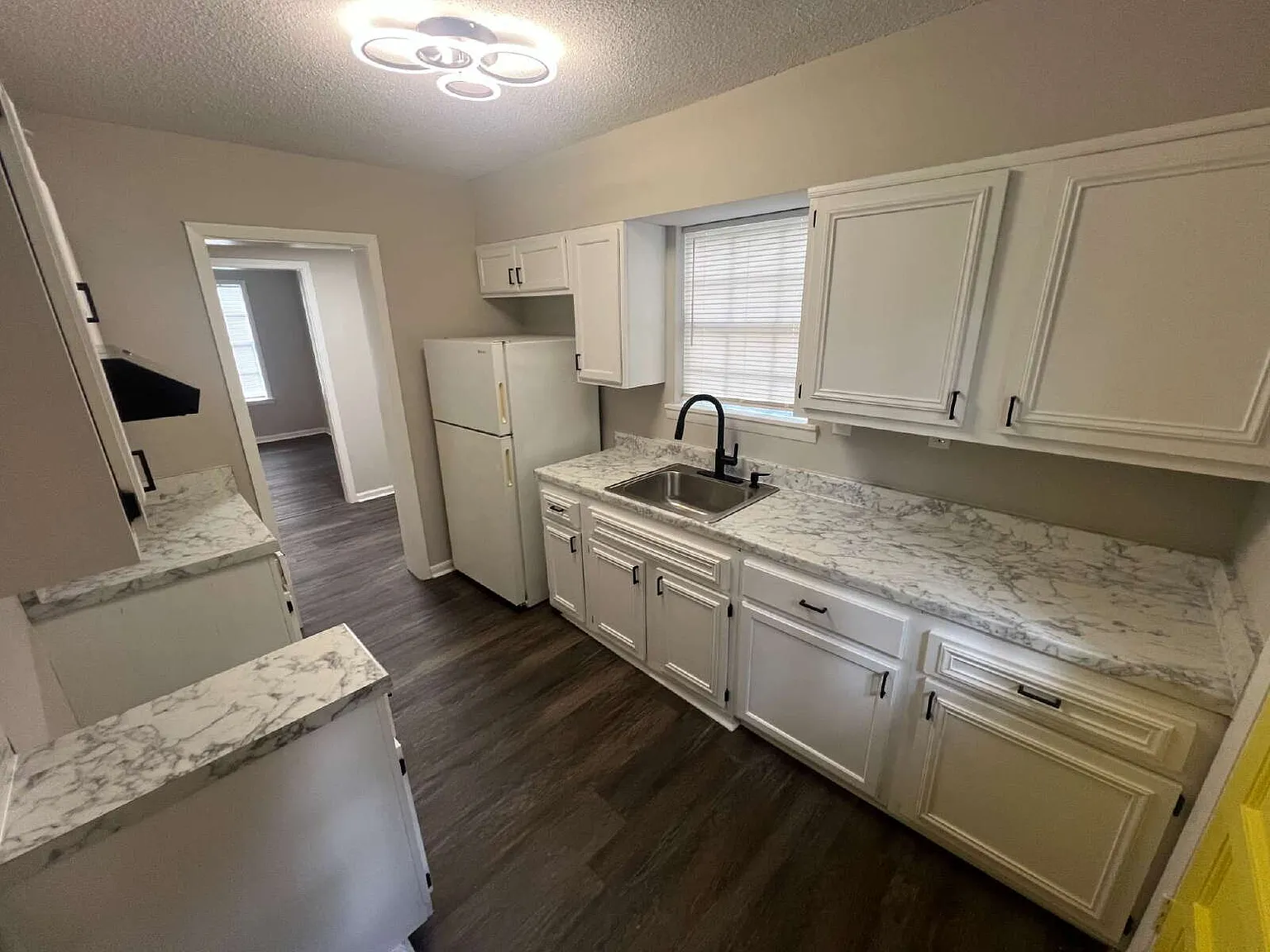 3 bed, 3.0 bath, $1,400 — Photo 4