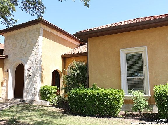 2nd image of 8 Dominion Dr Unit 123