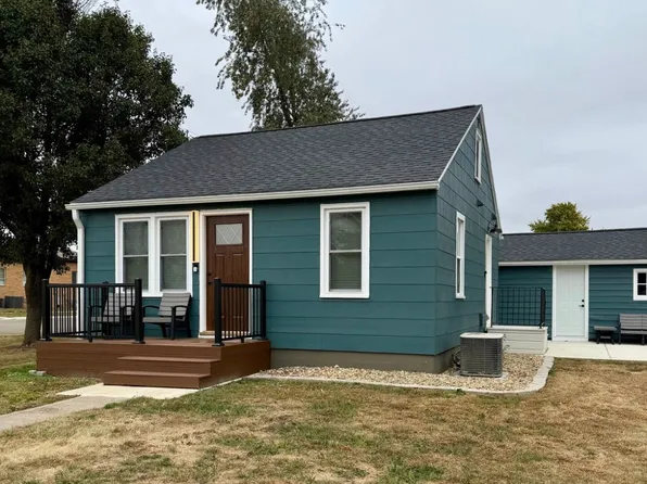 515 6th St, Jesup, IA 50648