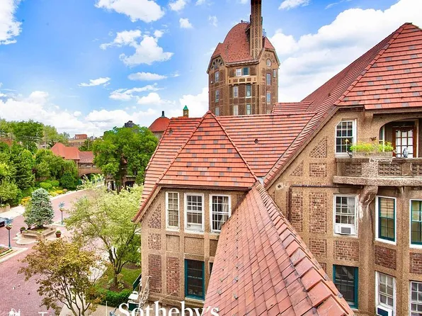 1 Station Sq APT 702, Queens, NY 11375