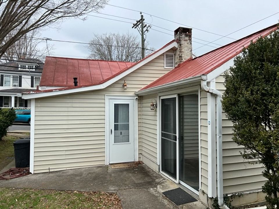 1st image of 204 S Jefferson St