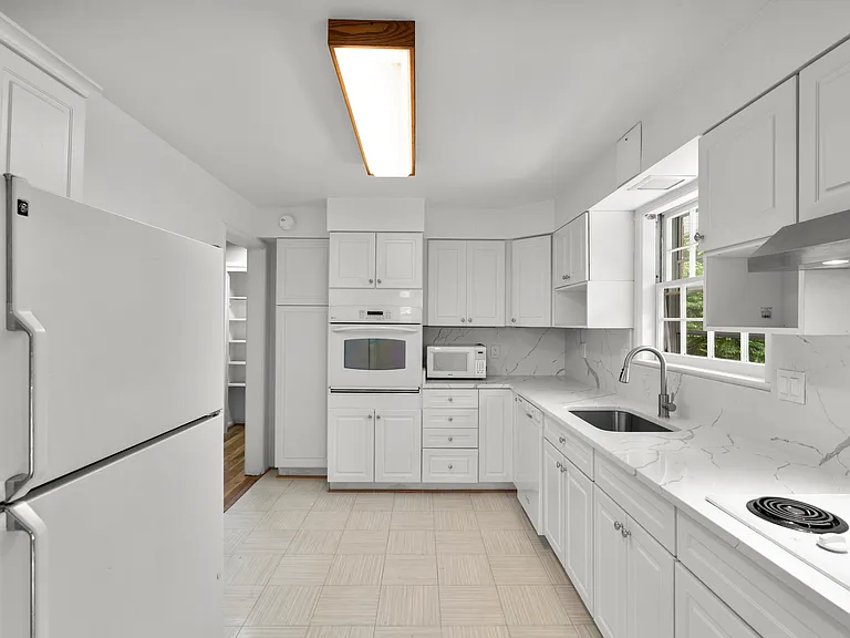 4907 Elsmere Ave — Photo 7
