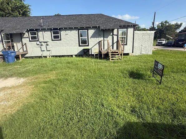 13627 Hb Collins Ct #B, East Bernard, TX 77435