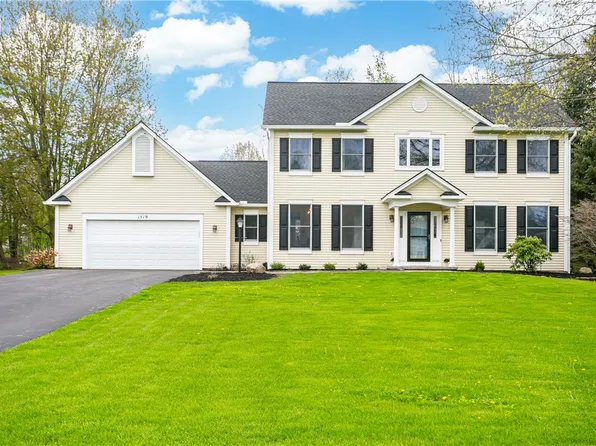 1519 Fieldcrest Dr, Webster, NY 14580