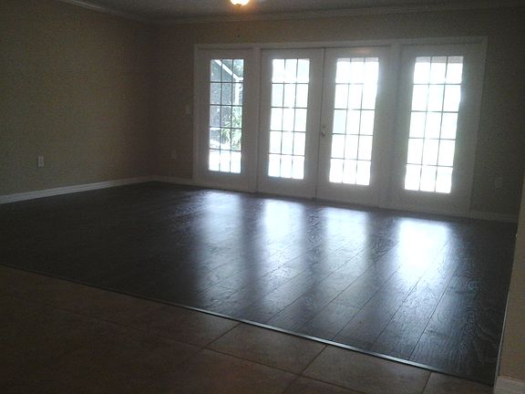 3rd image of 325 Rubens Dr