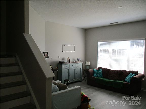 5th image of 3033 Golden Dale Ln