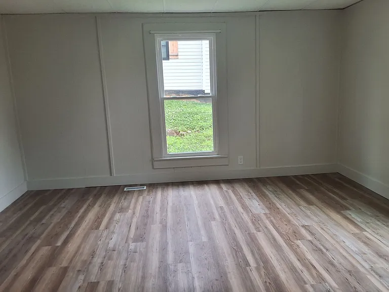 109 E Main St — Photo 15