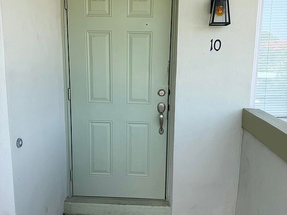 4th image of 578 NE 20th St #10