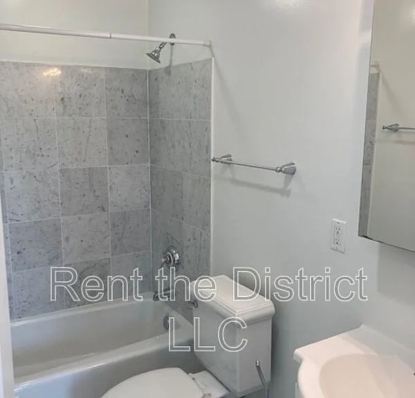 1324 Euclid St NW #205 — Photo 8