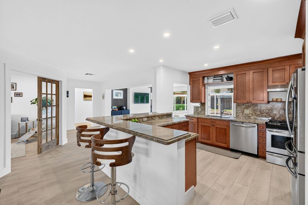 520 SE 14TH Street, photo 3