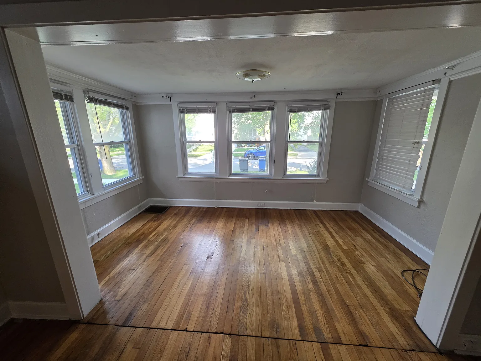 2 bed, 1280 sqft, $1,350 — Photo 2