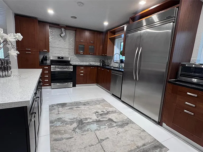 1332 Van Buren St — Photo 8