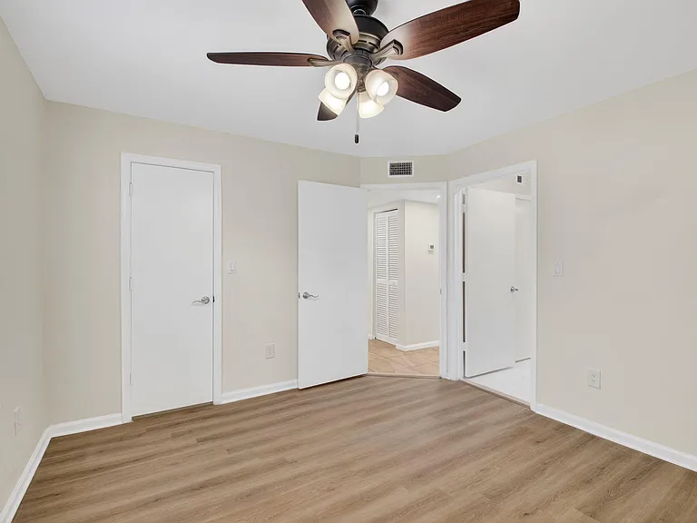 2175 Crystal Way #G — Photo 7