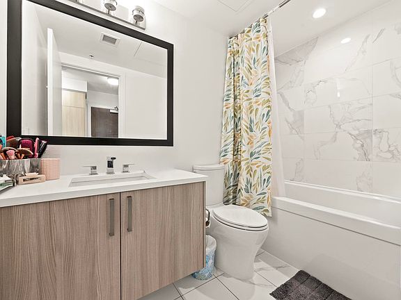 4th image of 13350 Central Ave #914