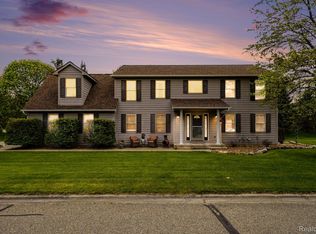 9270 Anacapa Bay Dr, Pinckney, MI 48169