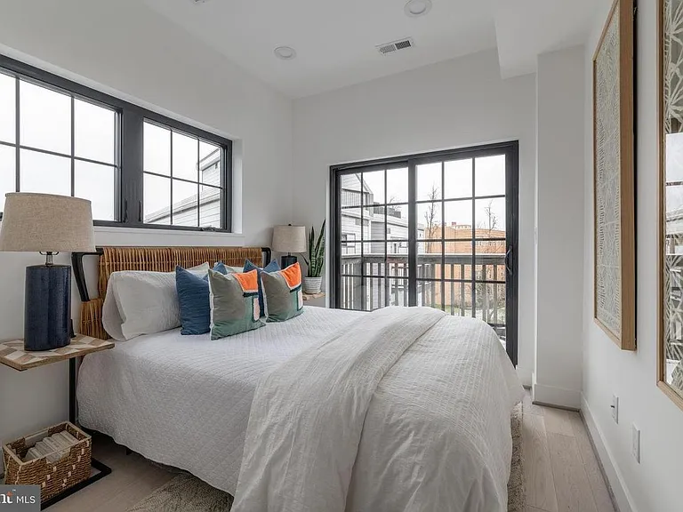 1411 Oak St NW — Photo 7