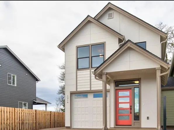 1216 S 11th St, Independence, OR 97351