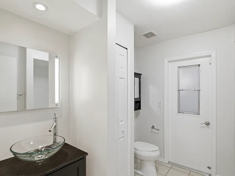 233 SW 43rd St — Photo 28
