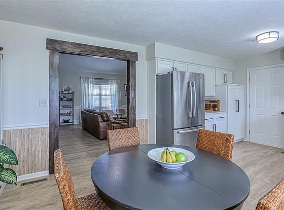 4th image of 418 NE Station Dr