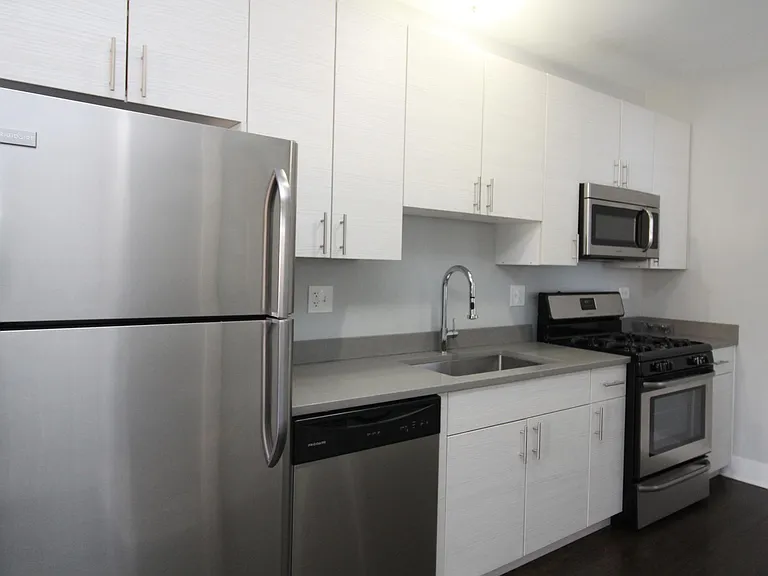 2128 N Sawyer Ave #2E — Photo 1