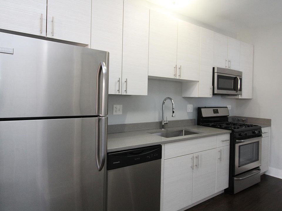 1st image of 2128 N Sawyer Ave APT 2E