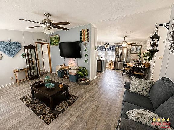 5th image of 15 Palm Castle Dr