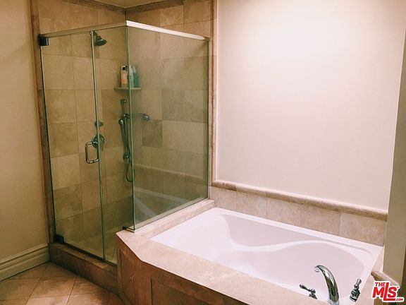 5th image of 850 N Croft Ave APT 403