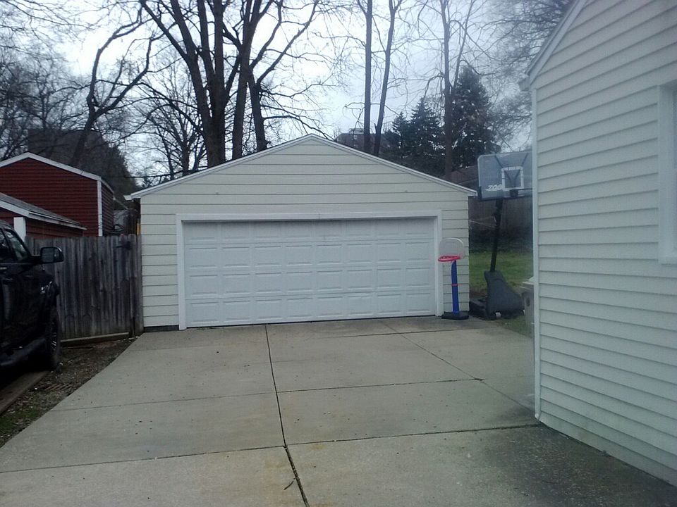 2nd image of 2217 Stone St