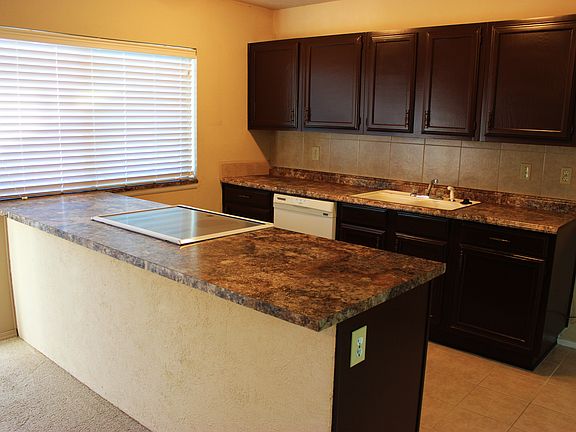 4th image of 4905 Walker Dr