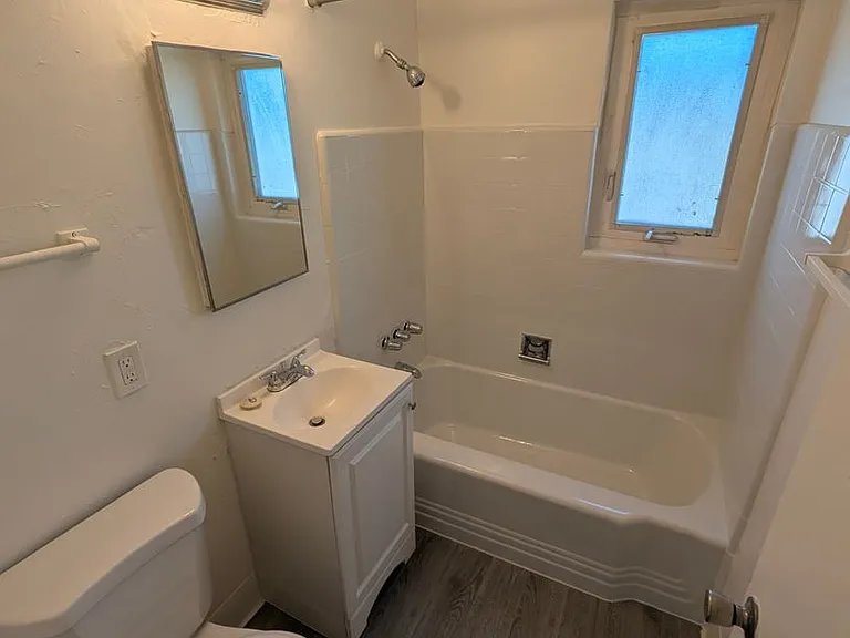 2-Bedroom Walkup Near Highland Hospital — Photo 8
