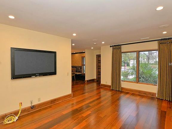 3rd image of 407 N Interlachen Ave #407