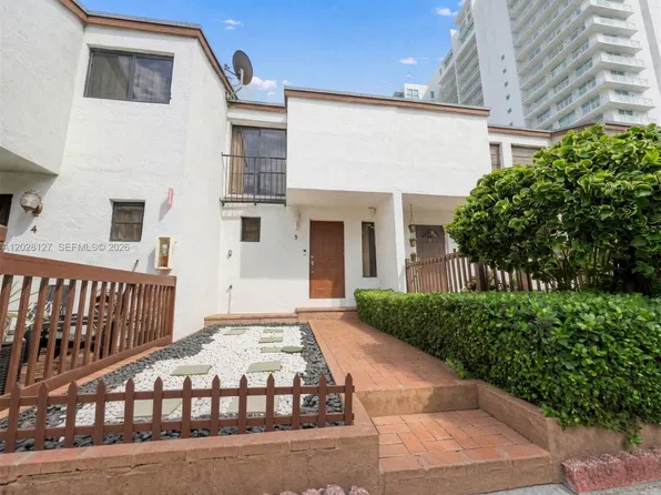 1901 NW South River Dr APT 5A, Miami, FL 33125