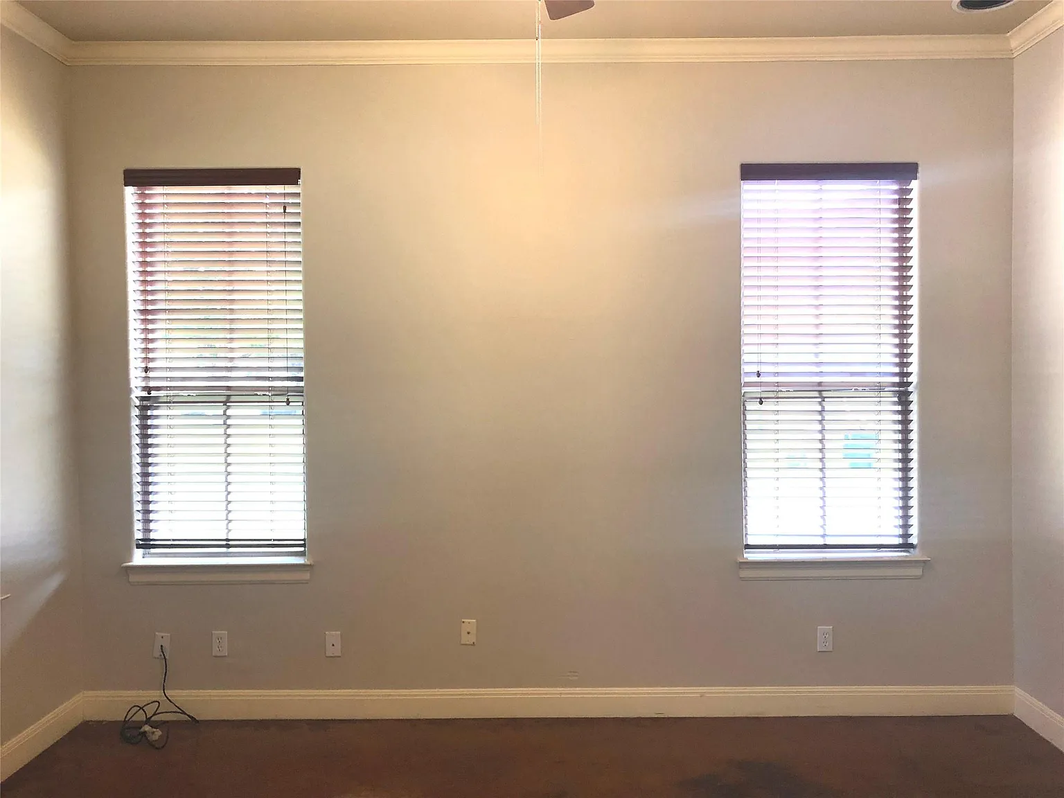 6 bed, 4.0 bath, 2300 sqft, $4,295 — Photo 4