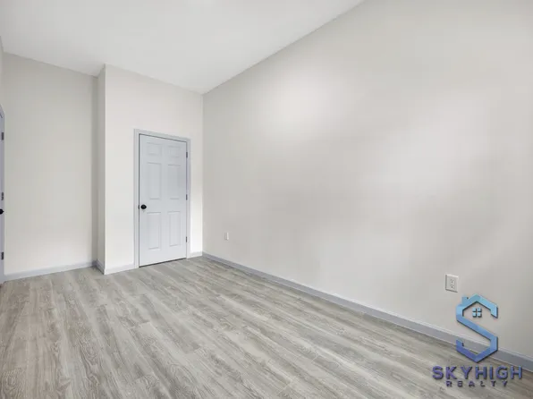 39 Graham Avenue image 11 of 12