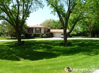 320 Redbird Rd, Bloomingdale, IL 60108