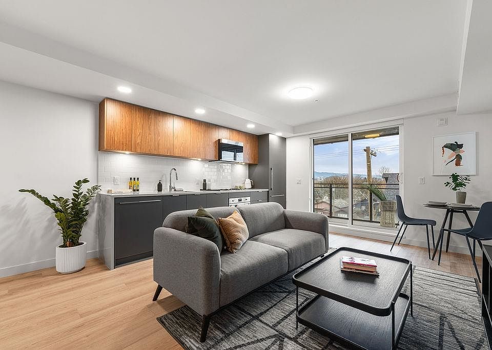 1st image of 2419 Grant St #307