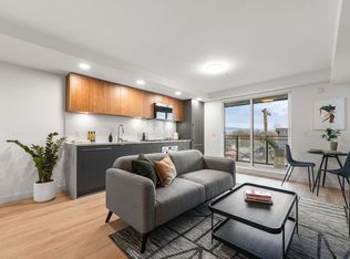 2419 Grant St #307, Vancouver, BC V5K3G4